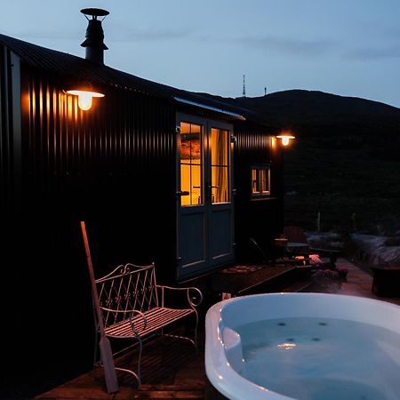 Black Hut At Slieve Croob Glamping Ballyward Exterior photo
